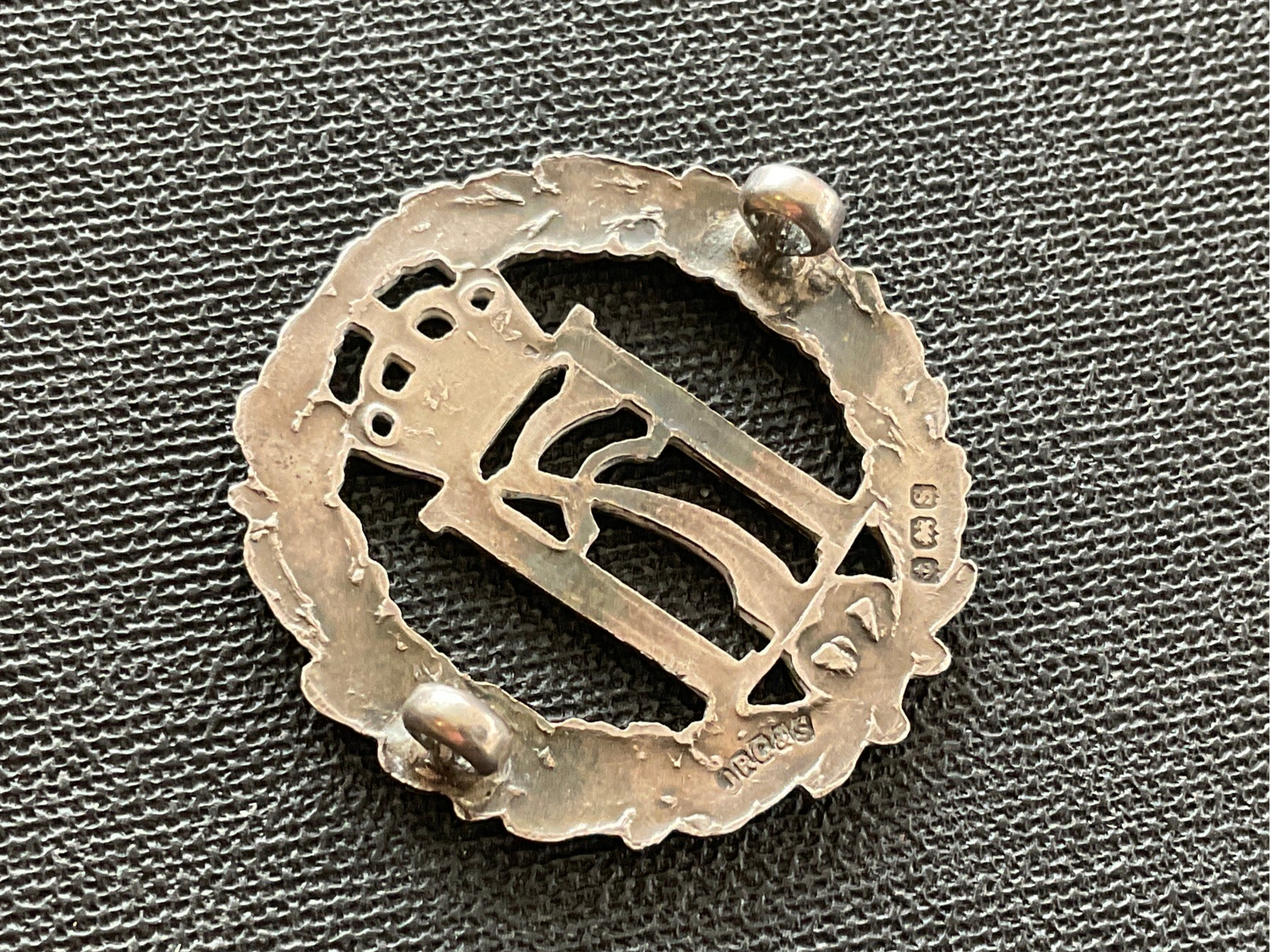 1942 hallmarked Free Norwegian Army cap badge