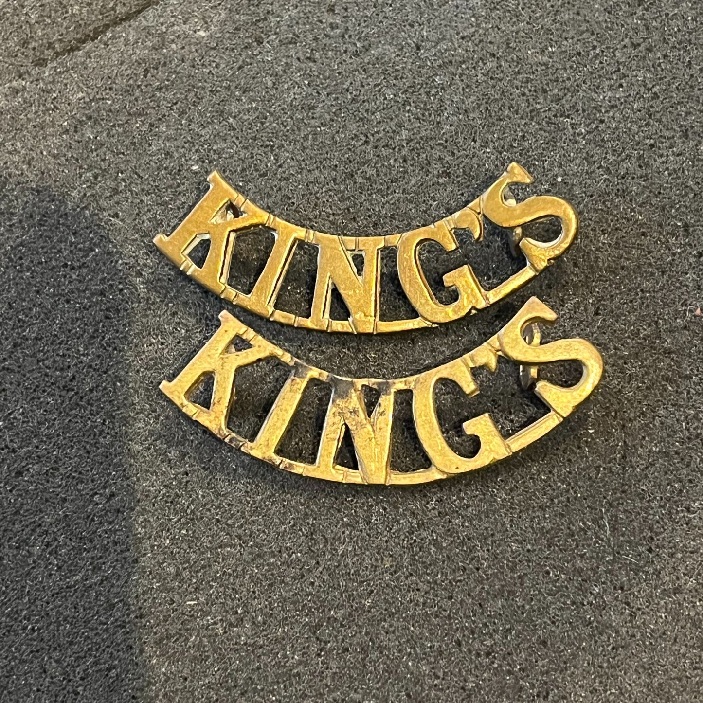 WW1 Kings Brass shoulder titles