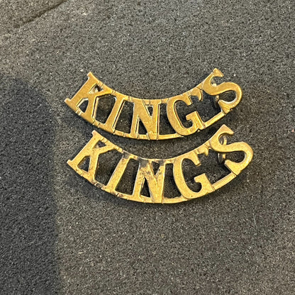 WW1 Kings Brass shoulder titles