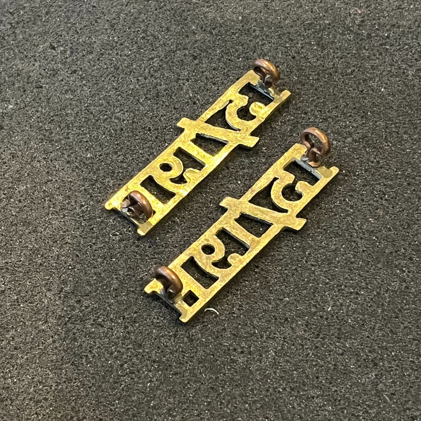 15/19 Hussars brass shoulder titles titles