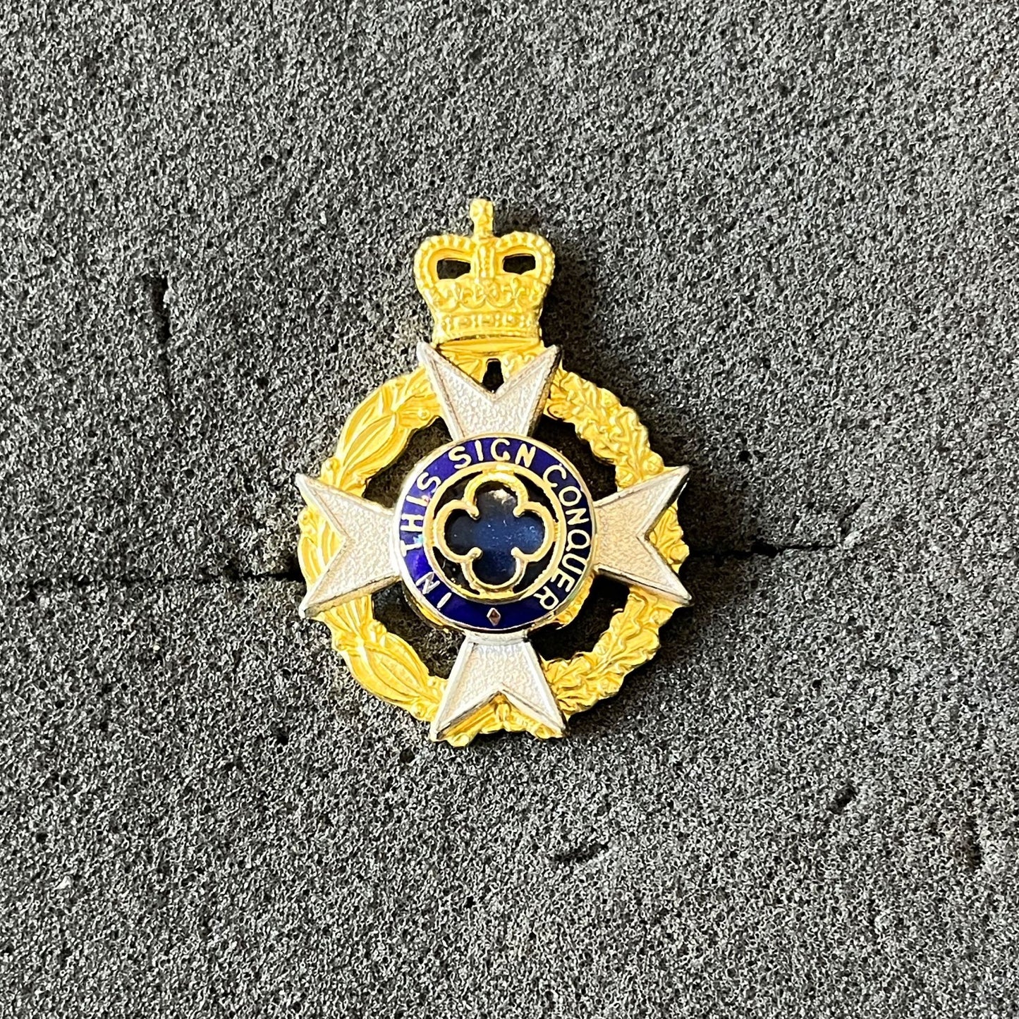 Queens Crown chaplains cap badge