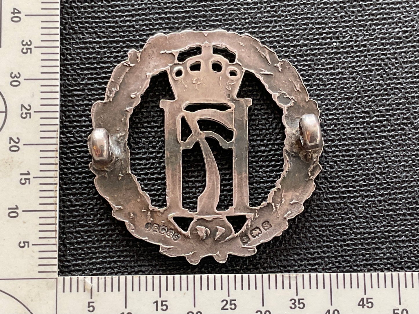 1942 hallmarked Free Norwegian Army cap badge