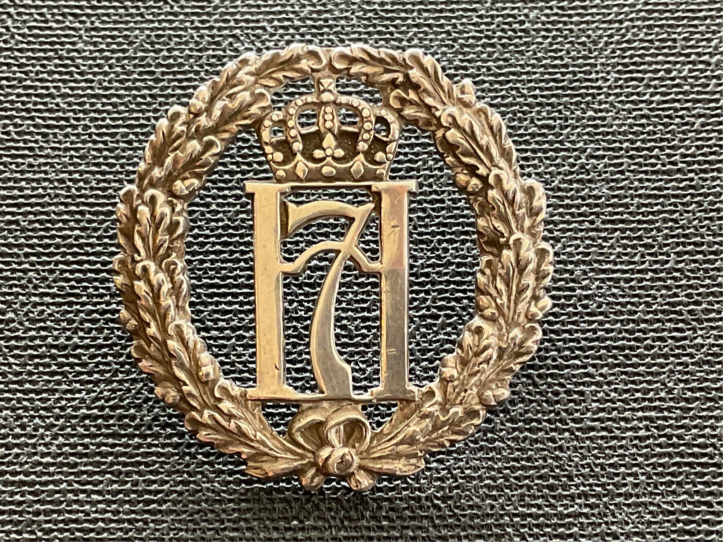 1942 hallmarked Free Norwegian Army cap badge
