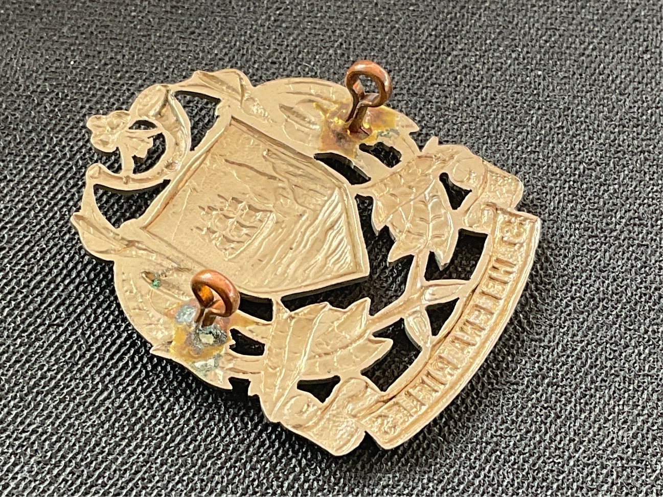 WW1/2 St.Helena Rifles cap badge (1914-46)
