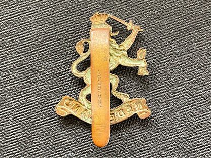 WW2 Free Nederland cap badge made by GAUNT, LONDON.